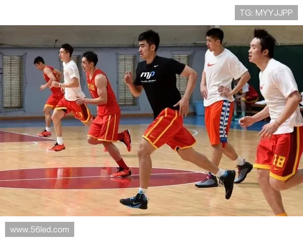 陈家政忆往昔与陶汉林合影 期待同场竞技 陈家政忆往昔与陶汉林合影 期待同场竞技